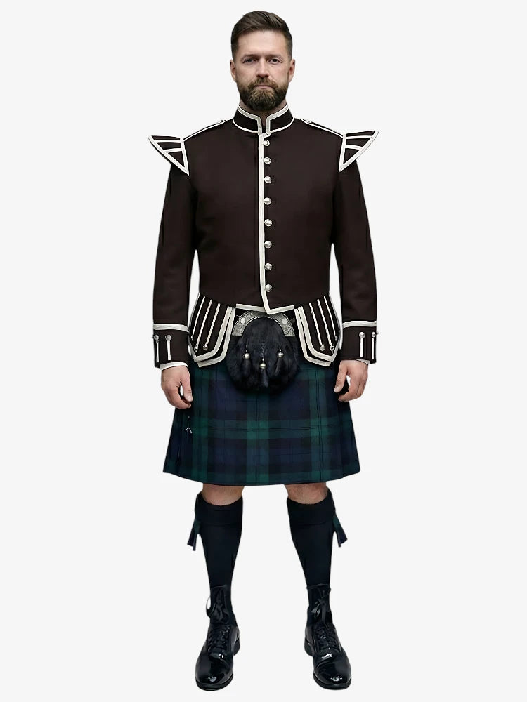 Black Watch Tartan Doublet Kilt Outfit mit dunkelbrauner Jacke