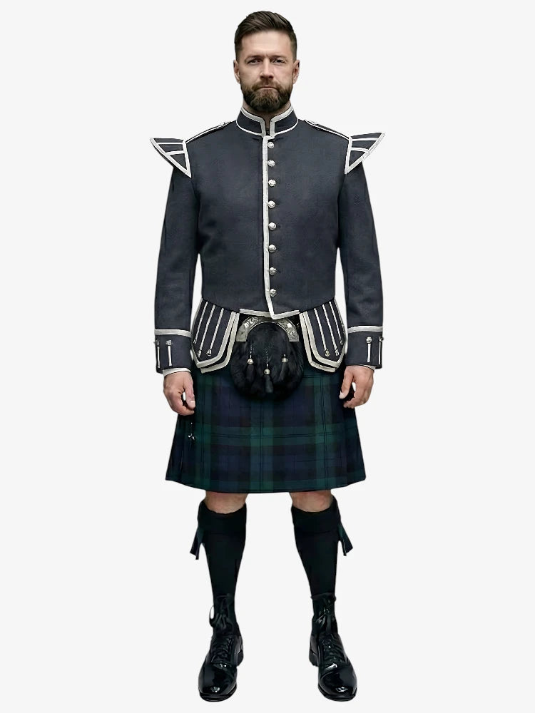 Black Watch Tartan Doublet Kilt Outfit mit Dunkelgrauer Jacke