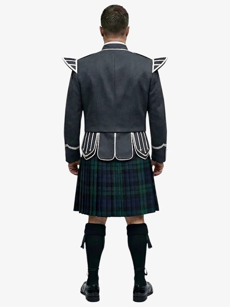 Black Watch Tartan Doublet Kilt Outfit mit Dunkelgrauer Jacke