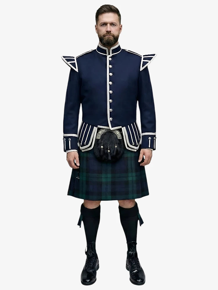 Black Watch Tartan Doublet Kilt Outfit mit Marineblauer Jacke