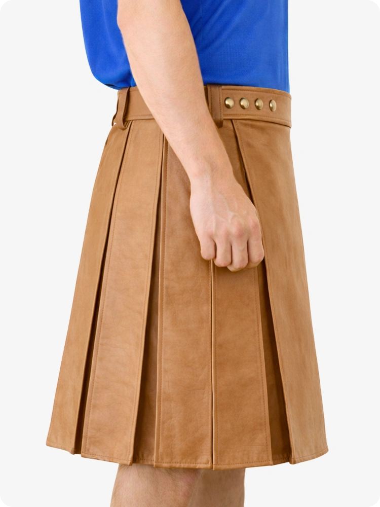 Camelfarbener Utility-Kilt aus echtem Leder mit Nietenbund