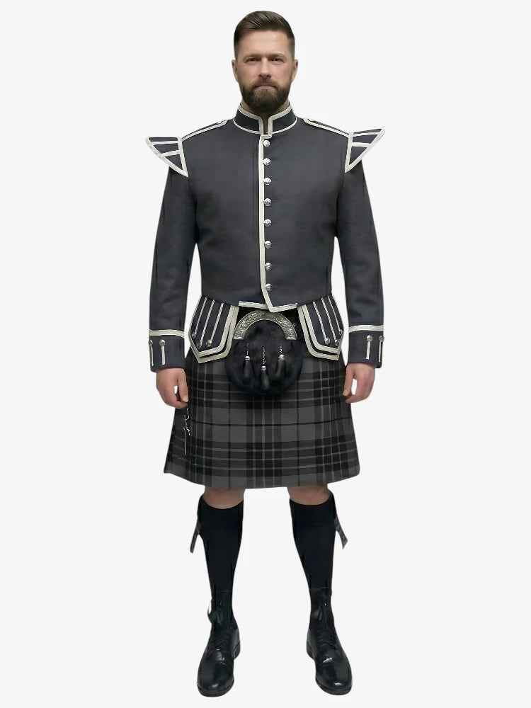Grey Watch Tartan Doublet Kilt Outfit mit dunkelgrauer Jacke