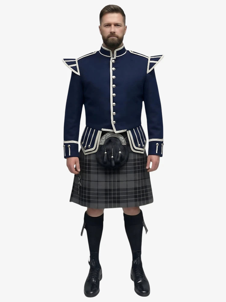 Grey Watch Tartan Doublet Kilt Outfit mit Marineblauer Jacke