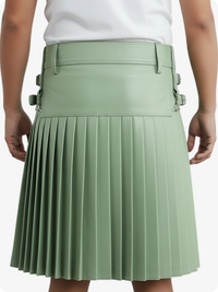 Hellgrüner Leder Faltenkilt mit Gürtelschlaufen & Seitenriemen