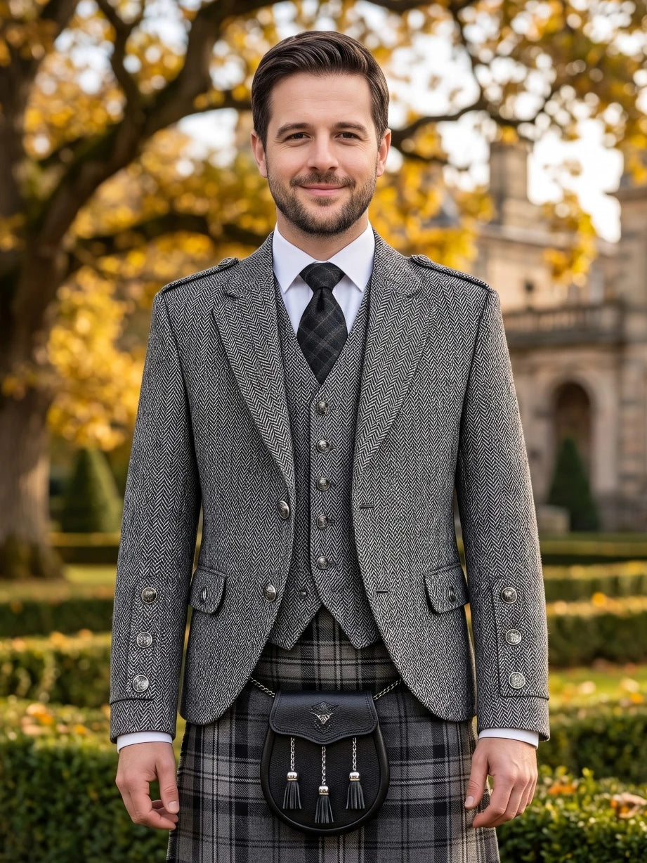 Legere hellgraue Tweed-Kiltjacke mit Weste