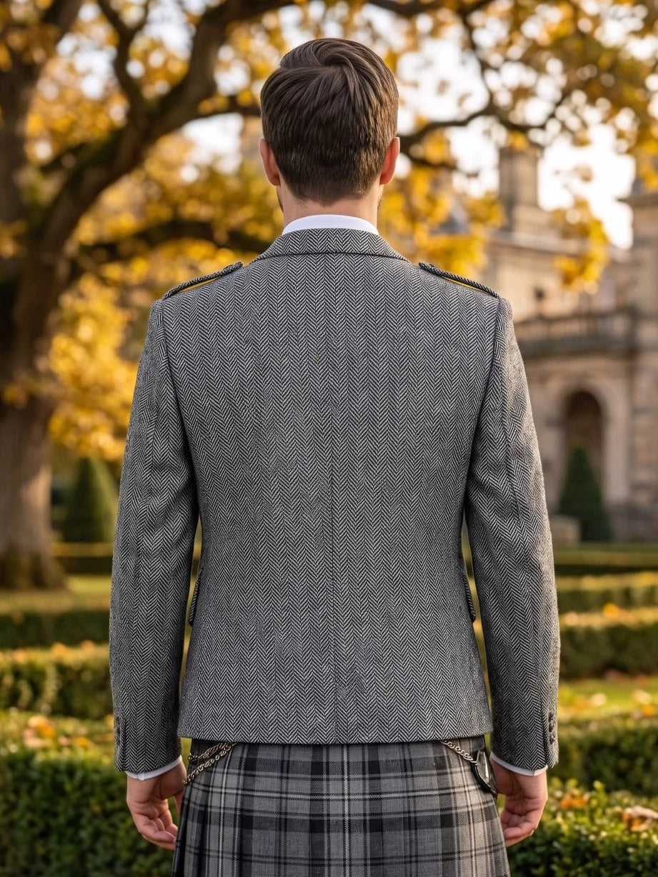 Legere hellgraue Tweed-Kiltjacke mit Weste