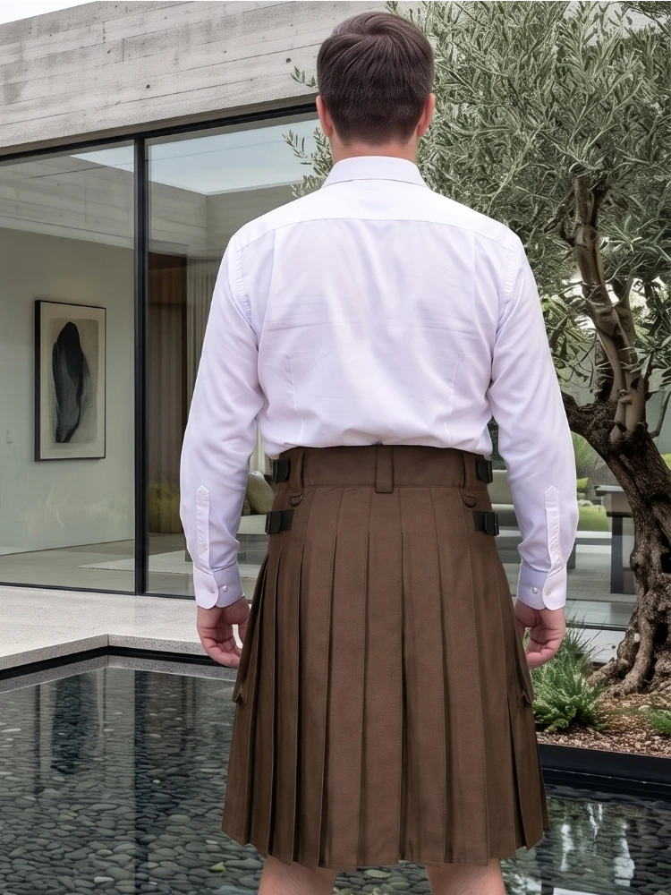 Schokoladenbrauner Utility Kilt mit Lederriemen