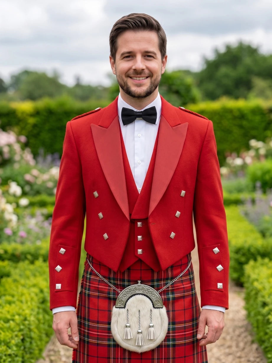 Rote Prince Charlie Kilt Jacke mit Satin Revers & silbernen quadratischen Knöpfen