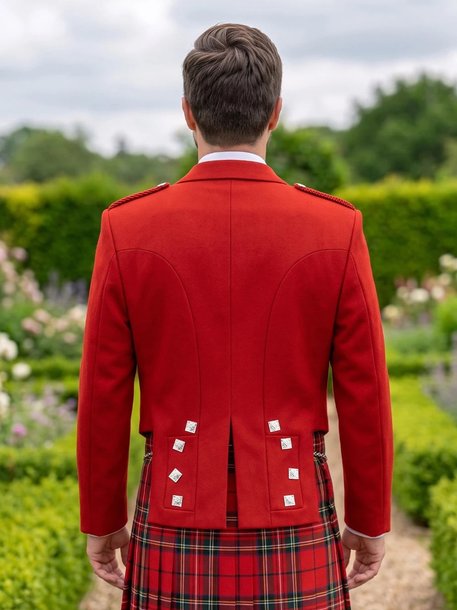 Rote Prince Charlie Kilt Jacke mit Satin Revers & silbernen quadratischen Knöpfen