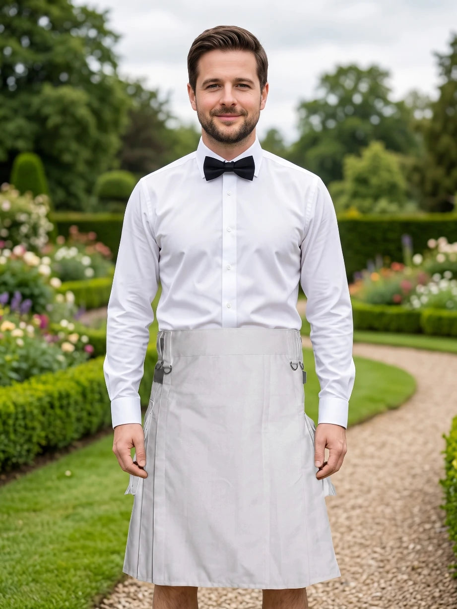 Maßgefertigter weißer Utility-Kilt mit Lederriemen