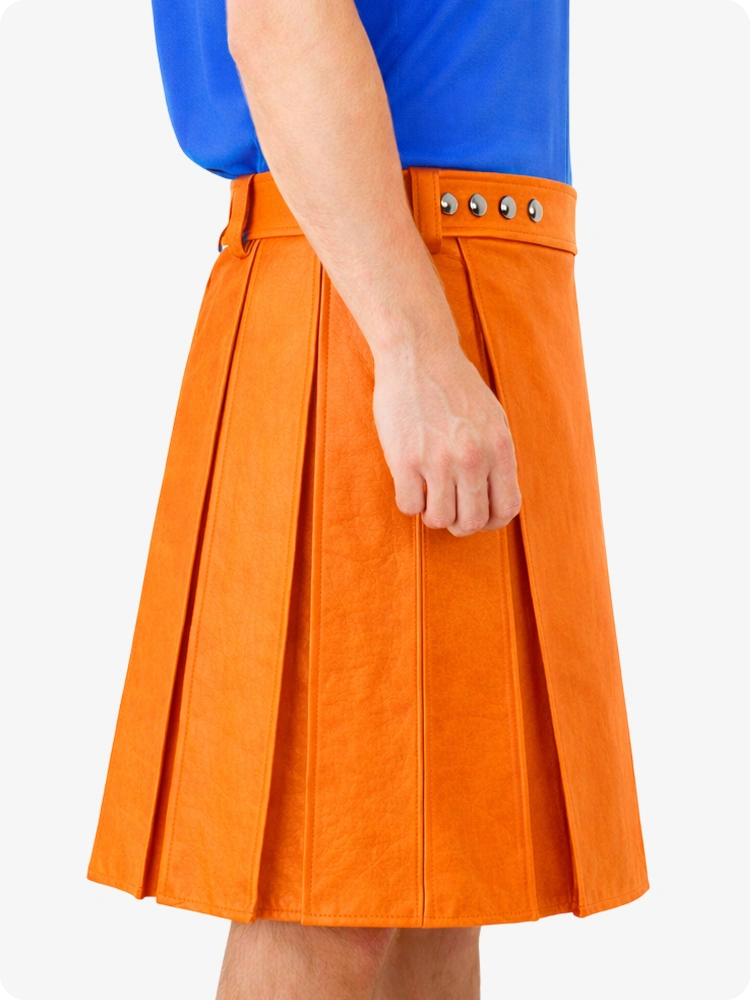 Oranger Utility-Kilt aus echtem Leder mit Nietenbund