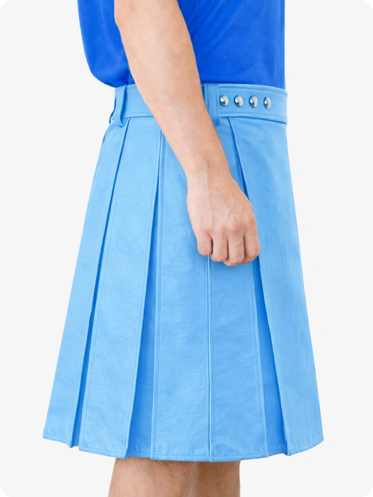 Himmelblauer Utility-Kilt aus echtem Leder mit Nietenbund