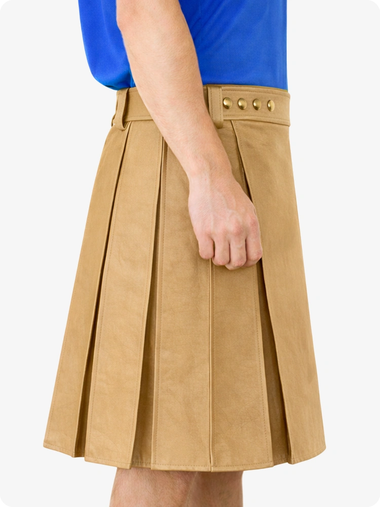 Hellbrauner Utility-Kilt aus echtem Leder mit Nietenbund